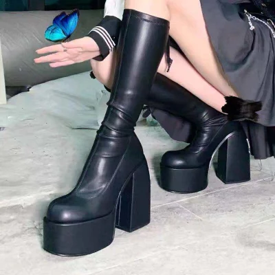 Superstarer 2021 nouvelle grande taille bout carré femme chaussure talon épais plate-forme bottes d'hiver pour femmes